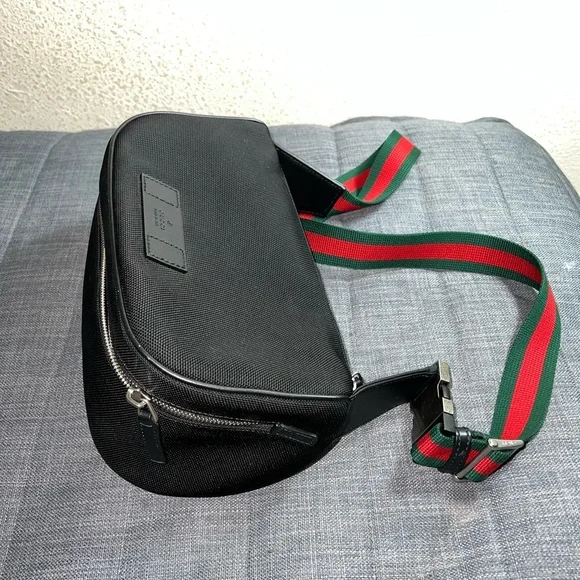 NEW AUTHENTIC GUCCI Black Techno Canvas Belt Bag
